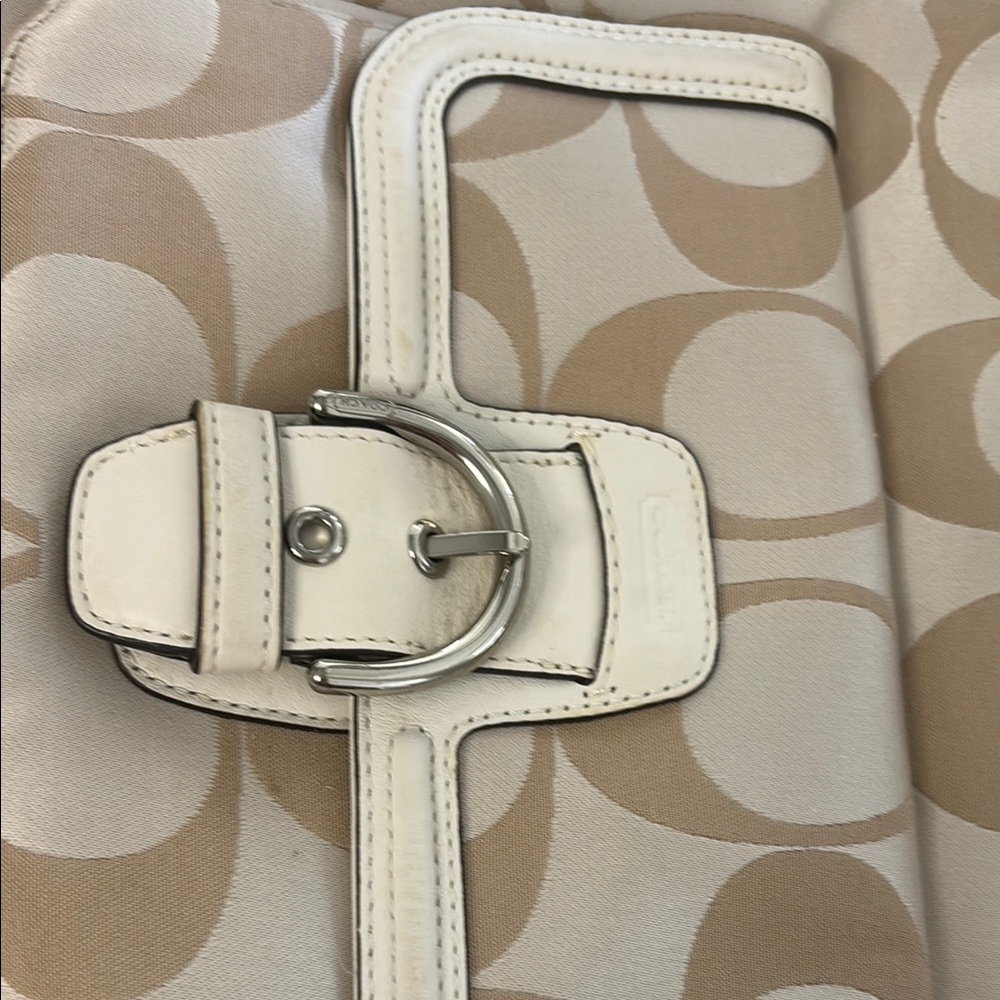 Coach Beige and Cream Shoulder Bag - Picture 9 of 11